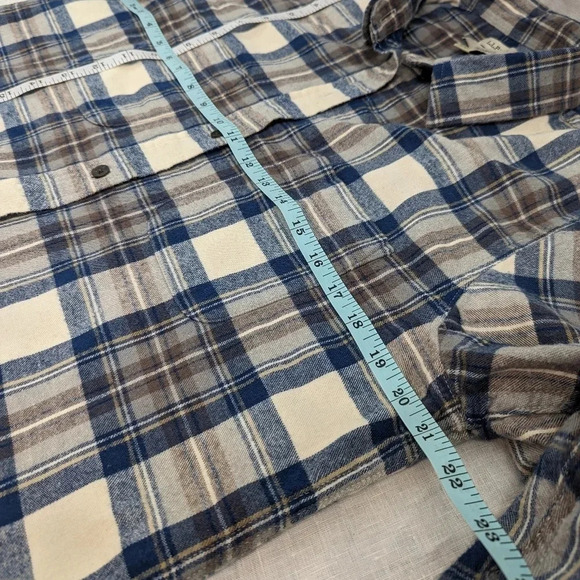L.L. Bean Relaxed fit flannel blue, brown and cream size medium women's A13 - Picture 9 of 9